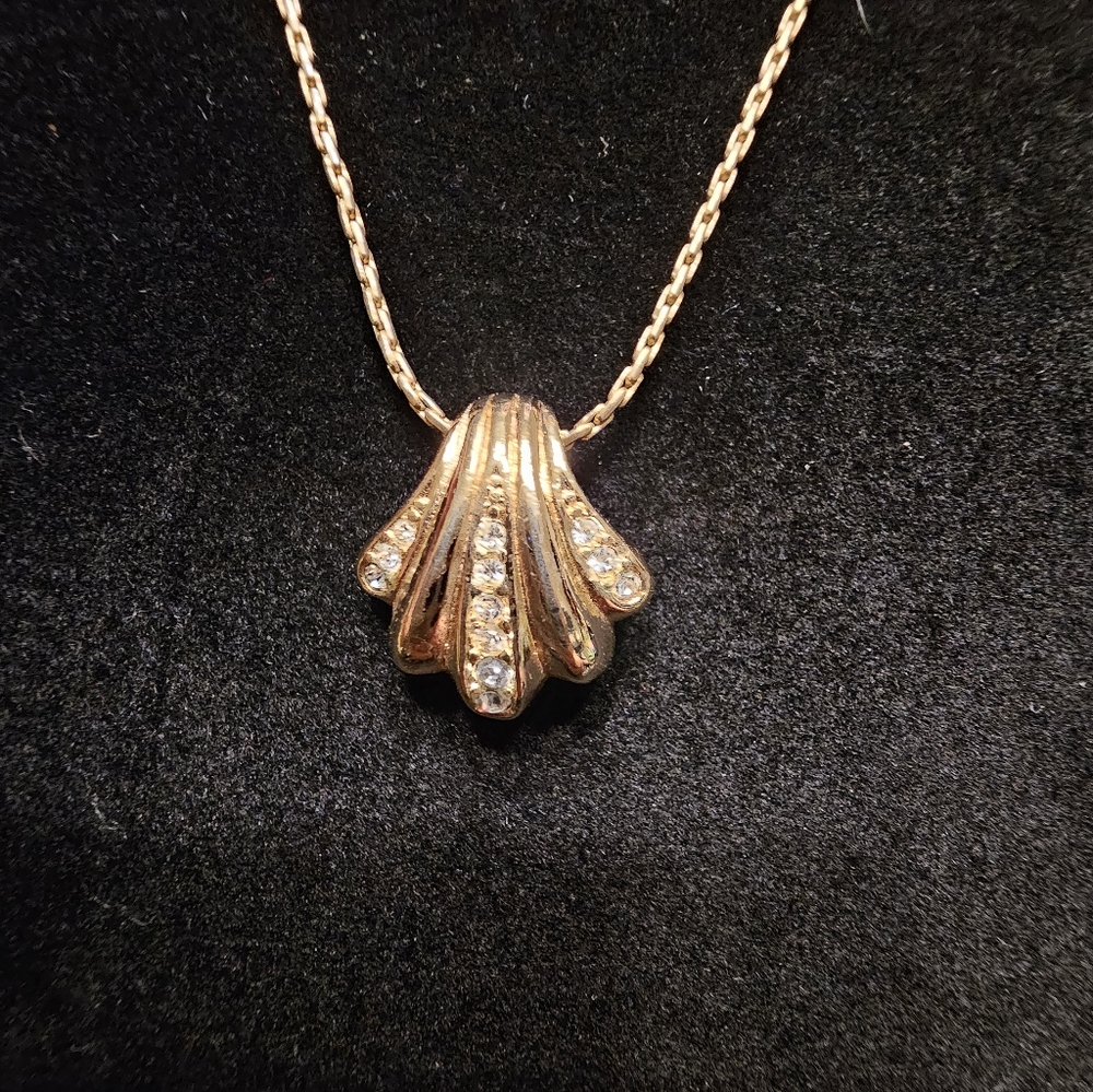 Christian Dior Gold Rhinestone Shell Necklace - Picture 10 of 14